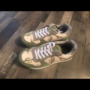 Prickly Jogger - US MENS 7/ WOMENS 9